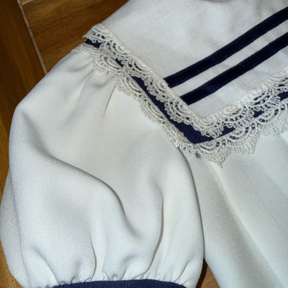 Girl’s size 5 vintage sailor dress. White with blue trim. - Picture 7 of 7